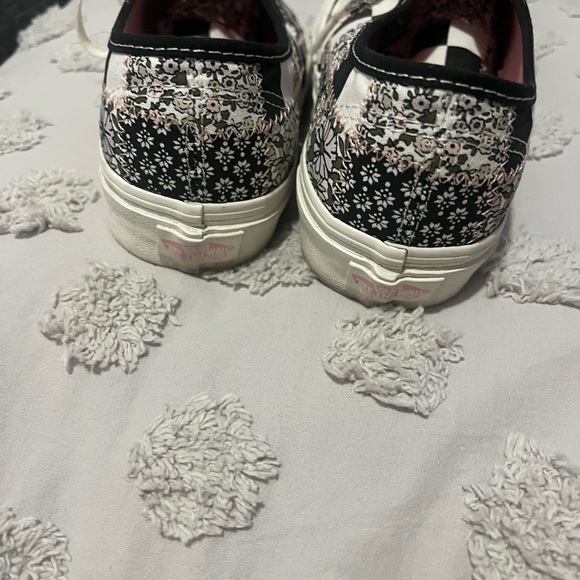 Vans patchwork floral multi marshmallow sneakers size 8.5 - Picture 5 of 6